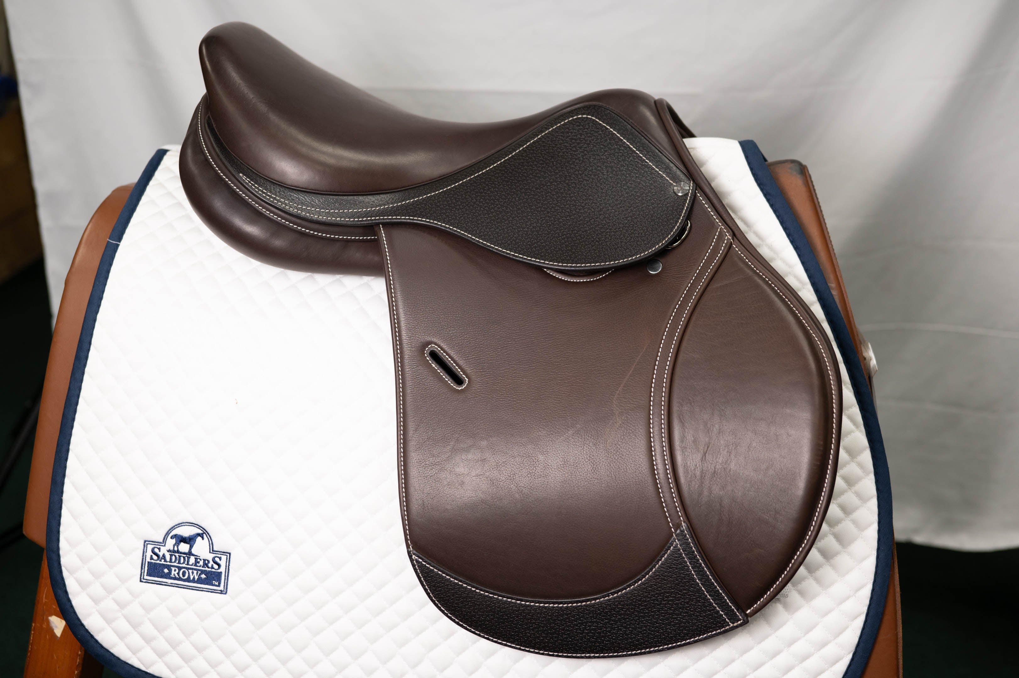 Ovation Explorer Close Contact Saddle-zoom-5