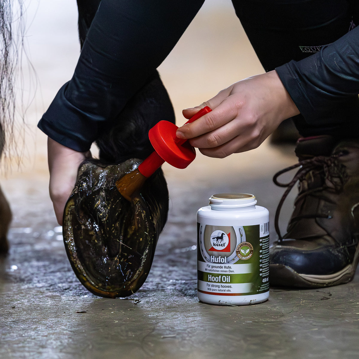 Leovet HoofLab Hoof Oil with Brush Applicator - 450 mL-3