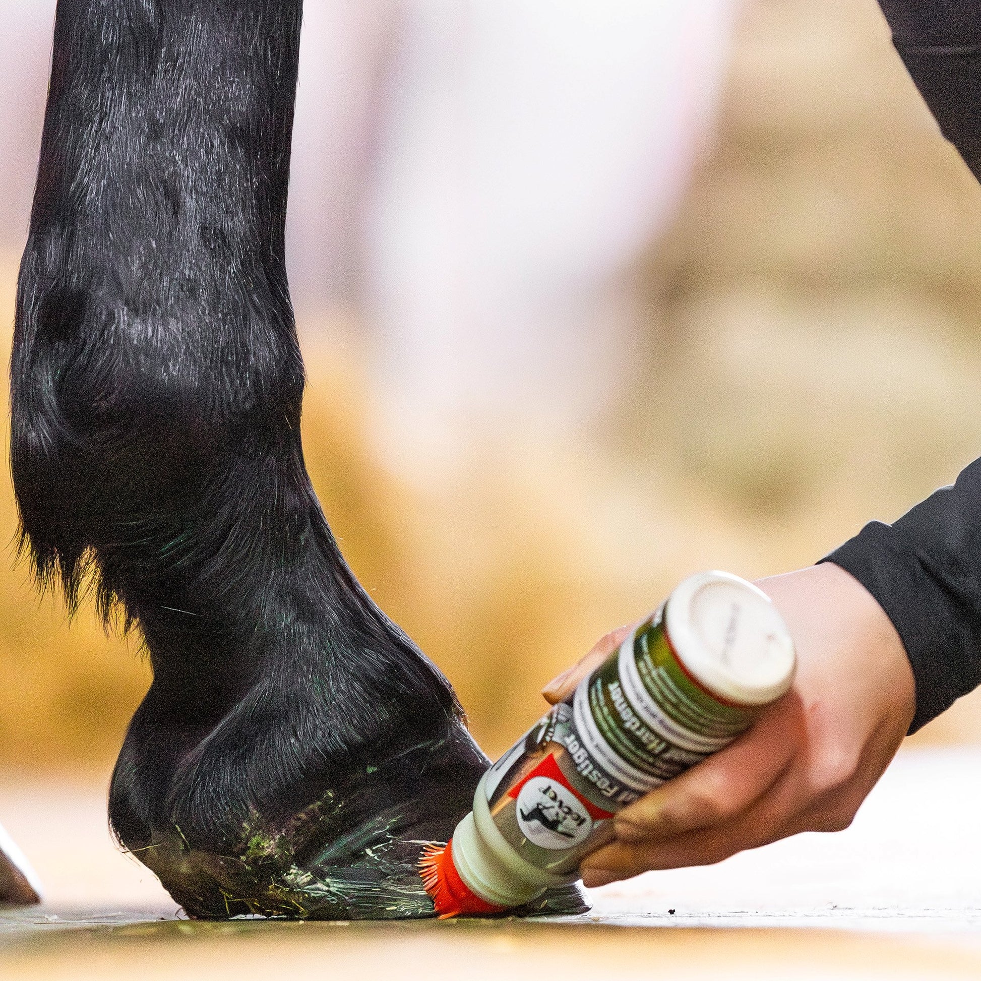 Leovet HoofLab Hoof Hardener - 200 mL-3